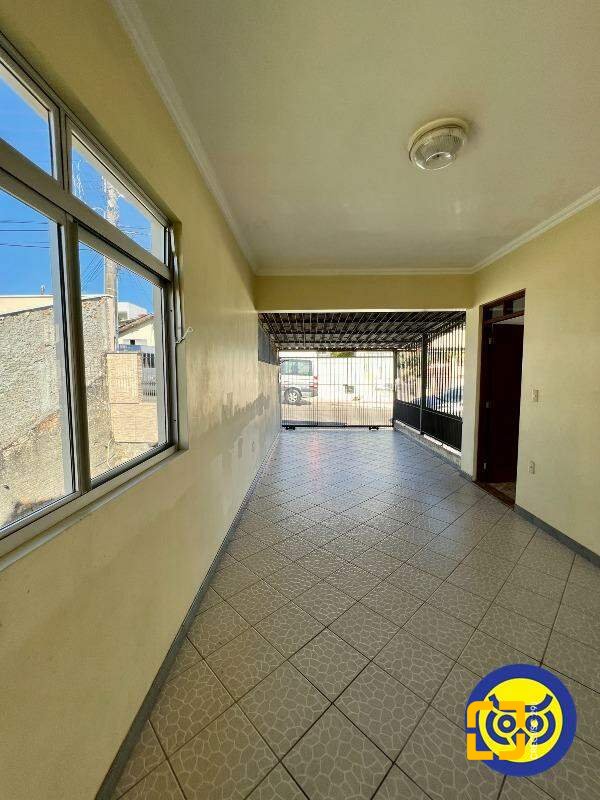 Casa com 239m², 6 quartos (sendo 2 suítes), 2 garagens, no bairro Jardim Atlântico em Florianópolis