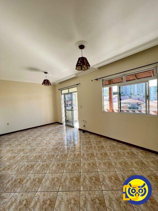 Casa com 239m², 6 quartos (sendo 2 suítes), 2 garagens, no bairro Jardim Atlântico em Florianópolis
