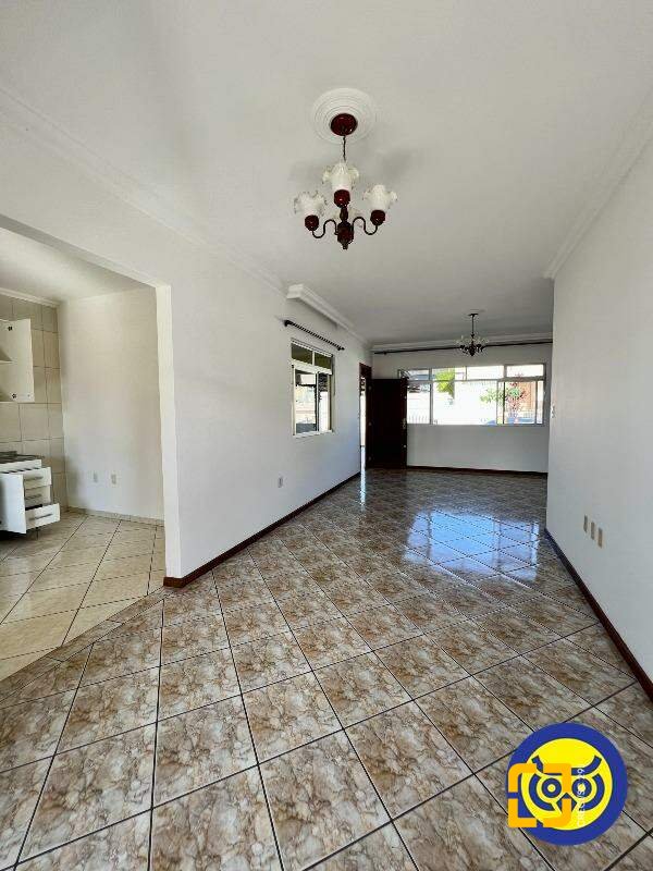 Casa com 239m², 6 quartos (sendo 2 suítes), 2 garagens, no bairro Jardim Atlântico em Florianópolis