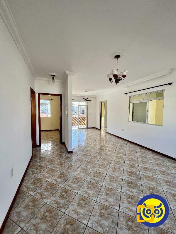 Casa com 239m², 6 quartos (sendo 2 suítes), 2 garagens, no bairro Jardim Atlântico em Florianópolis