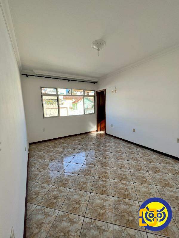 Casa com 239m², 6 quartos (sendo 2 suítes), 2 garagens, no bairro Jardim Atlântico em Florianópolis