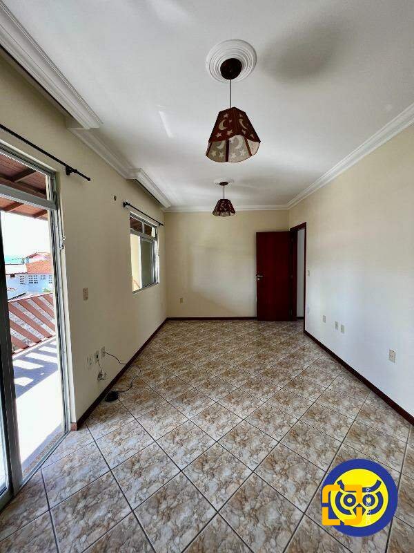 Casa com 239m², 6 quartos (sendo 2 suítes), 2 garagens, no bairro Jardim Atlântico em Florianópolis