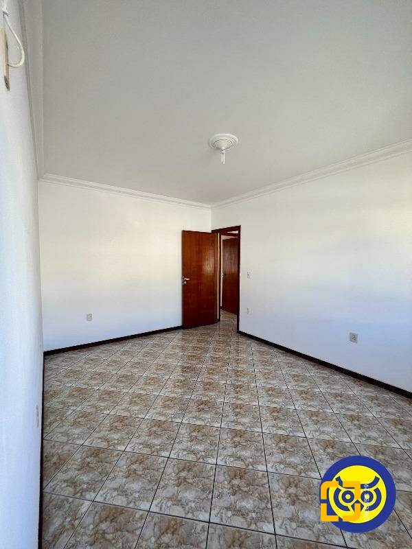 Casa com 239m², 6 quartos (sendo 2 suítes), 2 garagens, no bairro Jardim Atlântico em Florianópolis