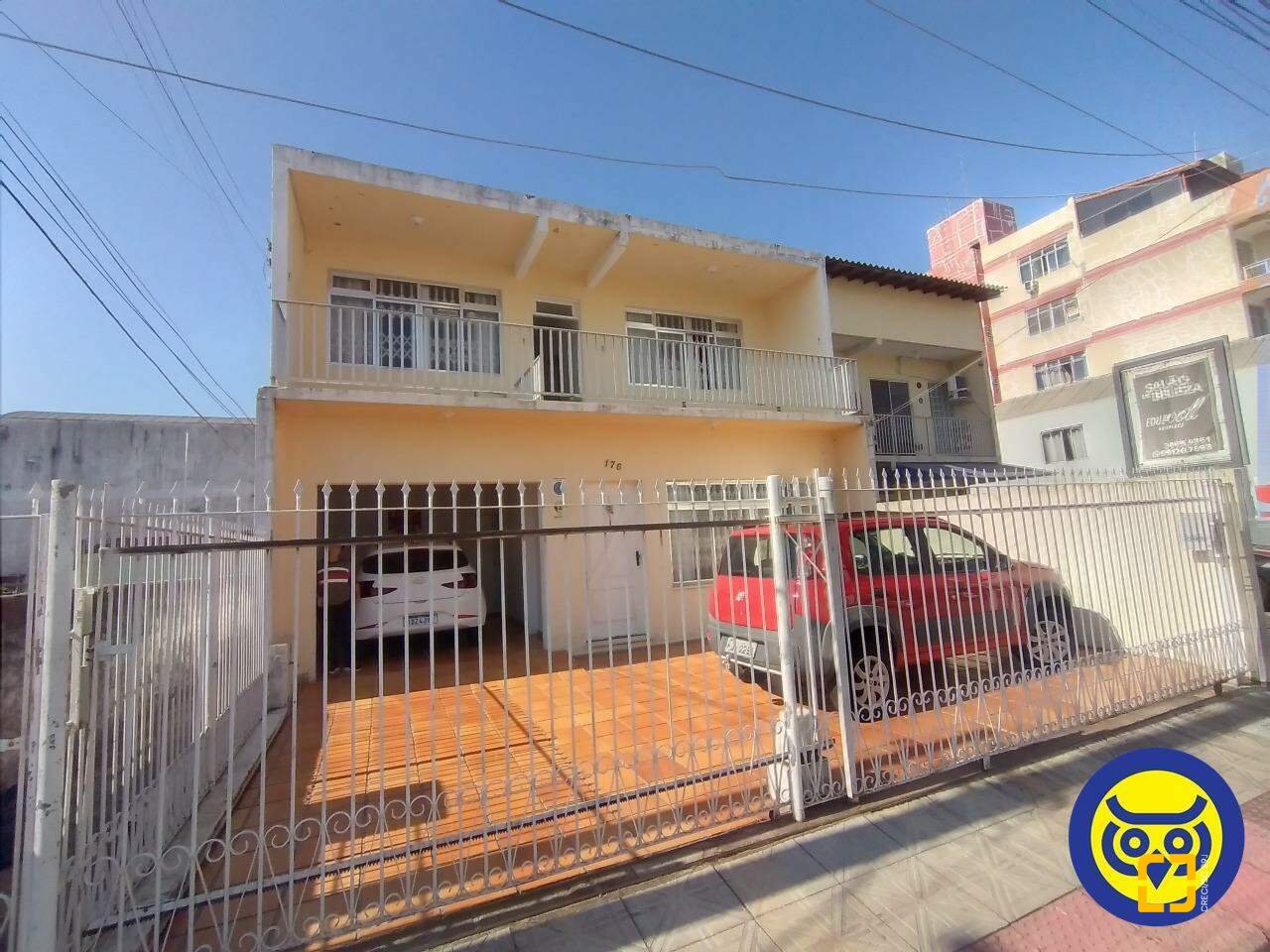 Casa com 330m², 5 quartos, 2 garagens, no bairro Balneário em Florianópolis