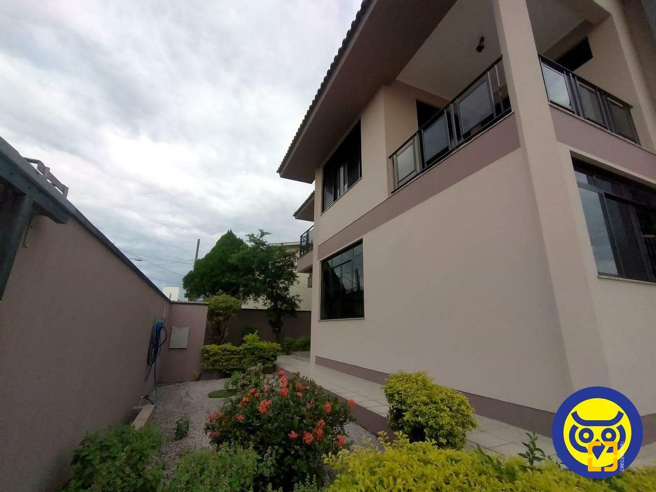 Casa com 332m², 5 quartos (sendo 1 suíte), 2 garagens, no bairro Jardim Atlântico em Florianópolis