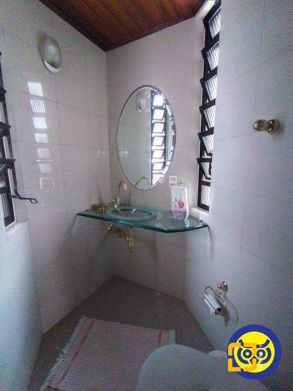 Casa com 332m², 5 quartos (sendo 1 suíte), 2 garagens, no bairro Jardim Atlântico em Florianópolis