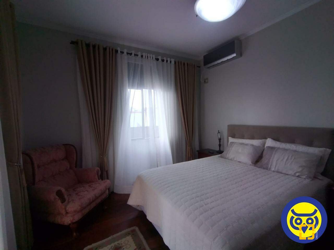 Casa com 332m², 5 quartos (sendo 1 suíte), 2 garagens, no bairro Jardim Atlântico em Florianópolis