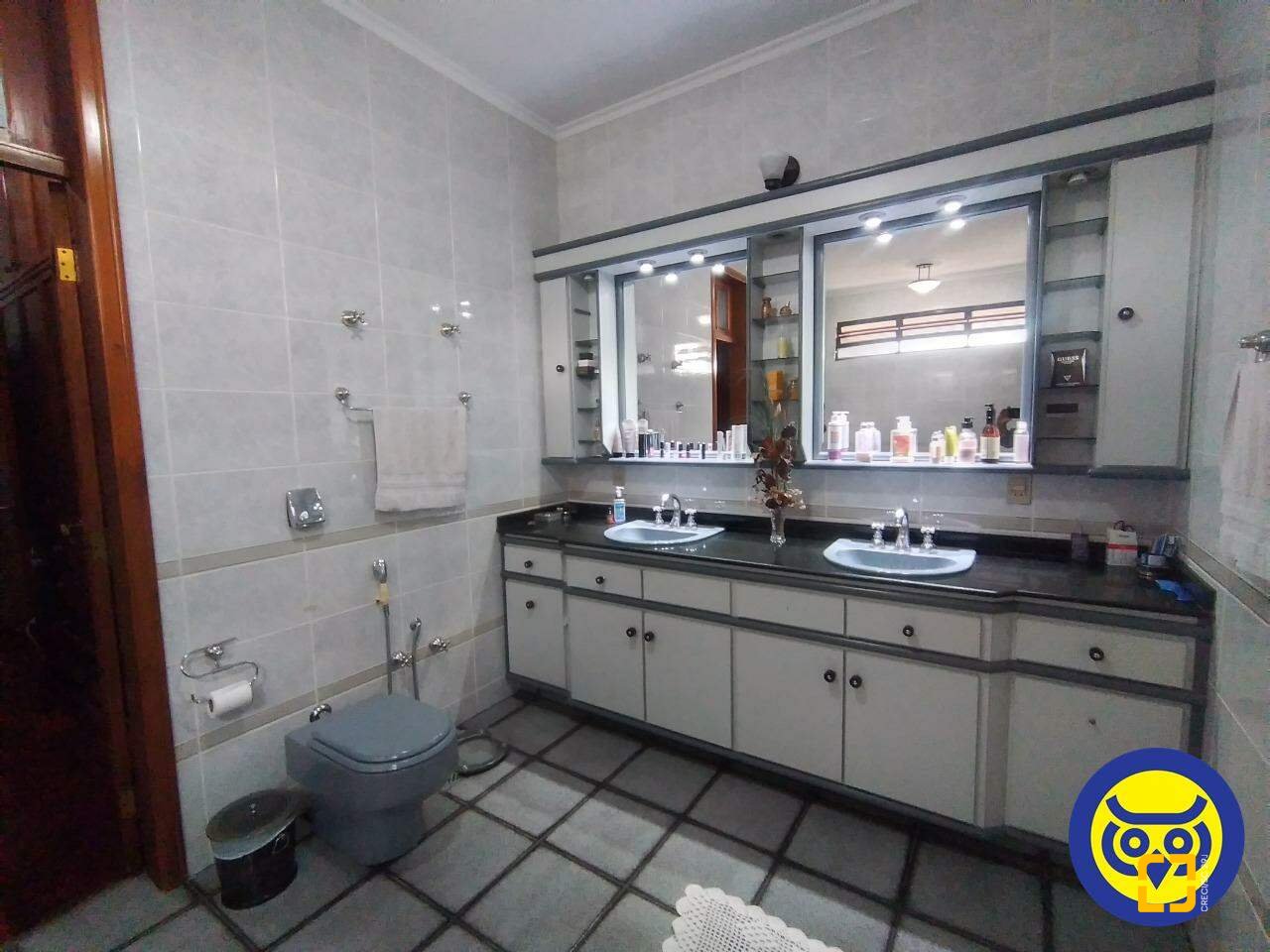 Casa com 332m², 5 quartos (sendo 1 suíte), 2 garagens, no bairro Jardim Atlântico em Florianópolis