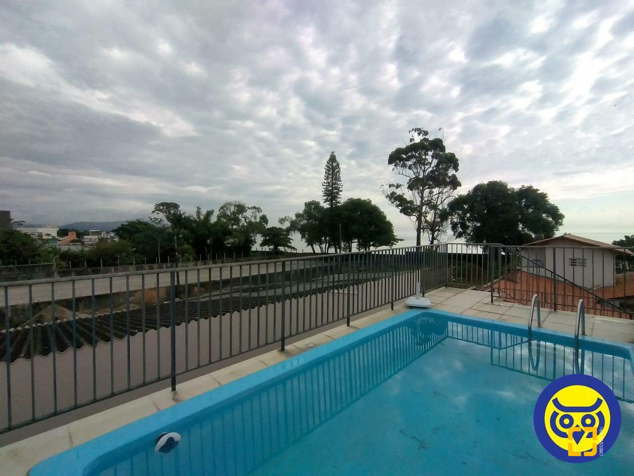 Casa com 332m², 5 quartos (sendo 1 suíte), 2 garagens, no bairro Jardim Atlântico em Florianópolis