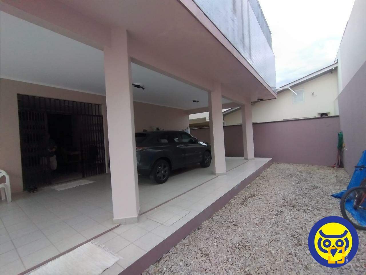 Casa com 332m², 5 quartos (sendo 1 suíte), 2 garagens, no bairro Jardim Atlântico em Florianópolis