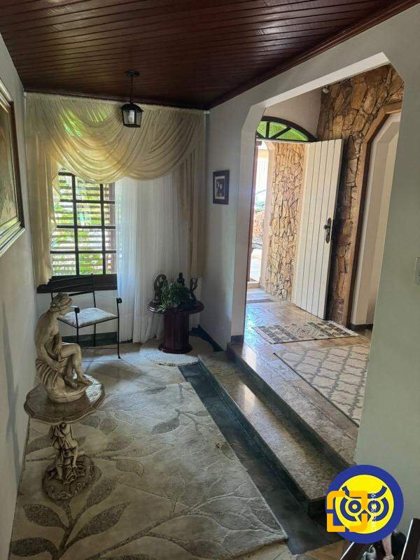 Casa com 289m², 7 quartos (sendo 3 suítes), 2 garagens, no bairro Jardim Atlântico em Florianópolis
