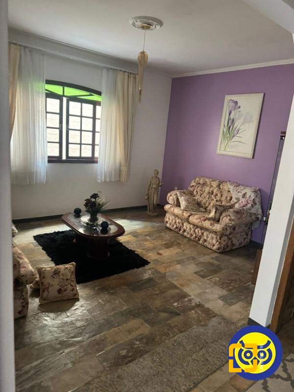 Casa com 289m², 7 quartos (sendo 3 suítes), 2 garagens, no bairro Jardim Atlântico em Florianópolis