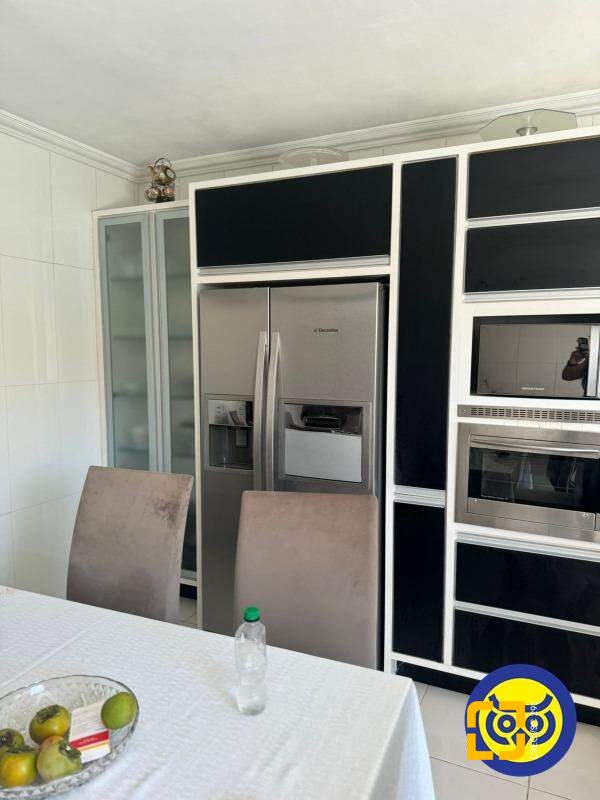 Casa com 289m², 7 quartos (sendo 3 suítes), 2 garagens, no bairro Jardim Atlântico em Florianópolis