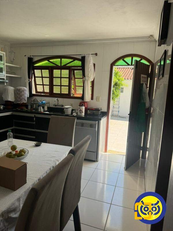 Casa com 289m², 7 quartos (sendo 3 suítes), 2 garagens, no bairro Jardim Atlântico em Florianópolis
