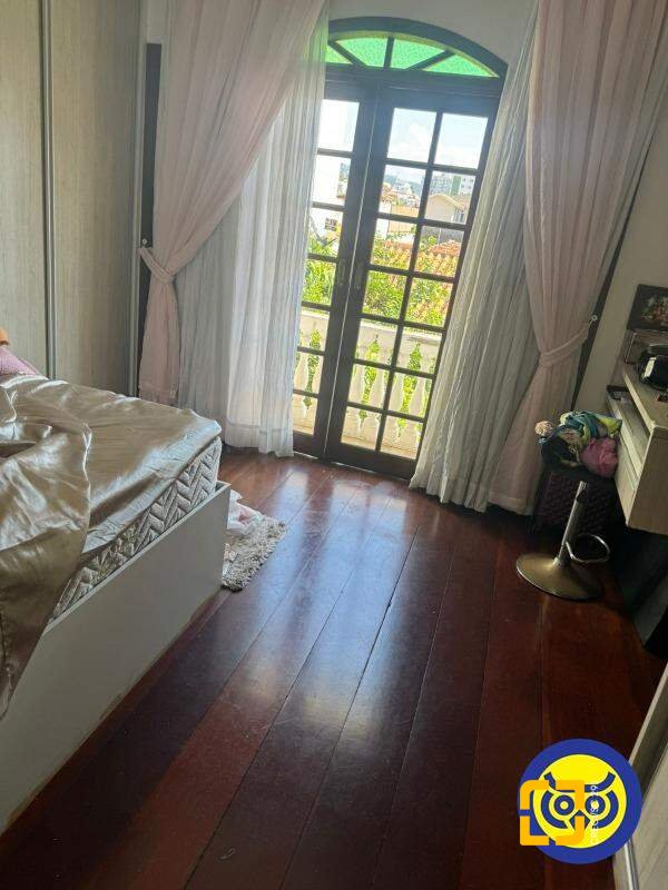 Casa com 289m², 7 quartos (sendo 3 suítes), 2 garagens, no bairro Jardim Atlântico em Florianópolis