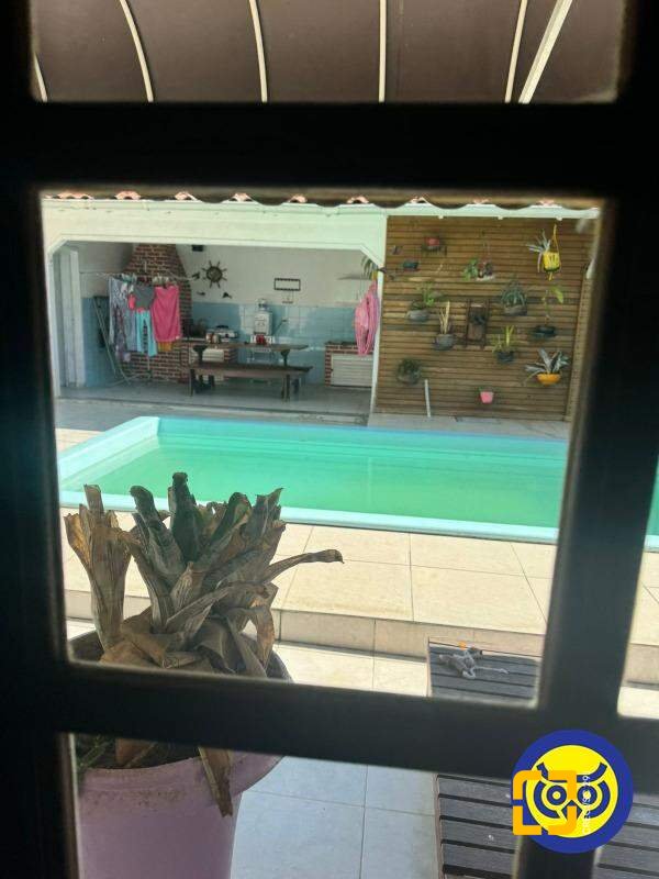 Casa com 289m², 7 quartos (sendo 3 suítes), 2 garagens, no bairro Jardim Atlântico em Florianópolis