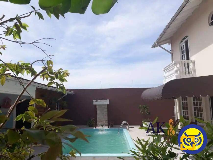 Casa com 289m², 7 quartos (sendo 3 suítes), 2 garagens, no bairro Jardim Atlântico em Florianópolis