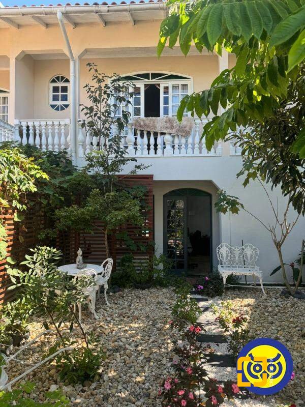 Casa com 289m², 4 quartos (sendo 3 suítes), 2 garagens, no bairro Jardim Atlântico em Florianópolis