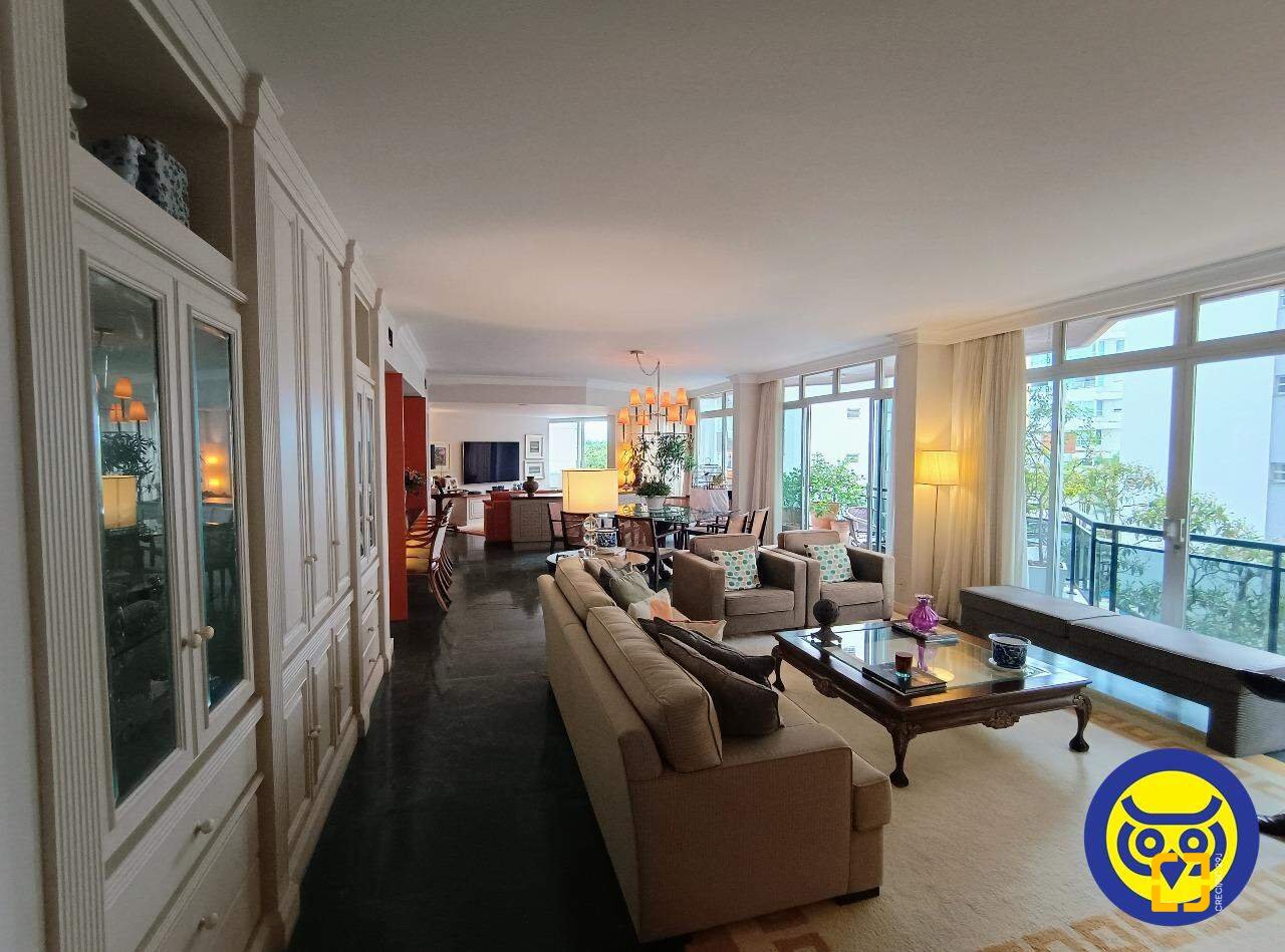 Apartamento com 250m², 5 quartos (sendo 2 suítes), 2 garagens, no bairro Centro em Florianópolis