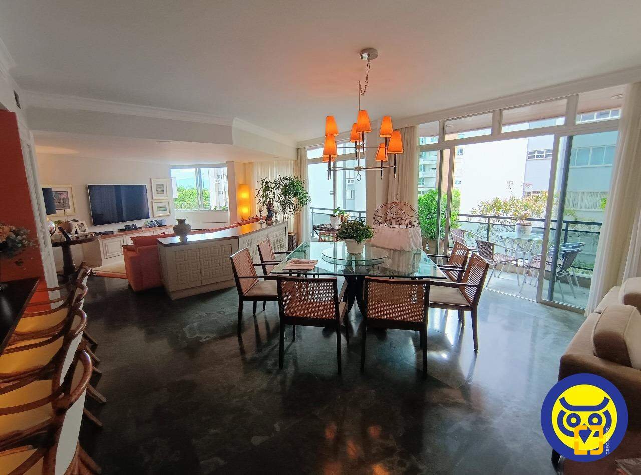 Apartamento com 250m², 5 quartos (sendo 2 suítes), 2 garagens, no bairro Centro em Florianópolis