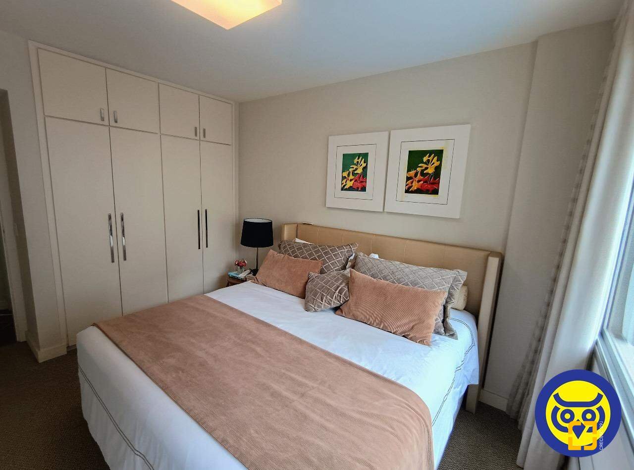 Apartamento com 250m², 5 quartos (sendo 2 suítes), 2 garagens, no bairro Centro em Florianópolis