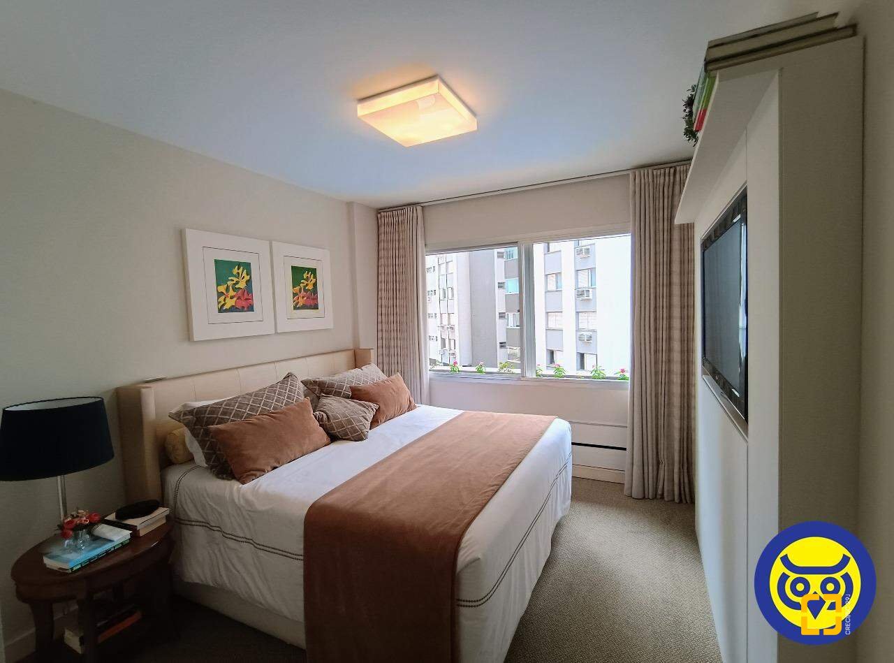Apartamento com 250m², 5 quartos (sendo 2 suítes), 2 garagens, no bairro Centro em Florianópolis