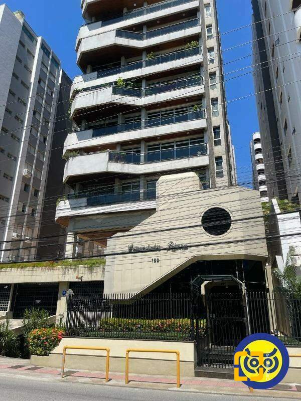 Apartamento com 250m², 5 quartos (sendo 2 suítes), 2 garagens, no bairro Centro em Florianópolis