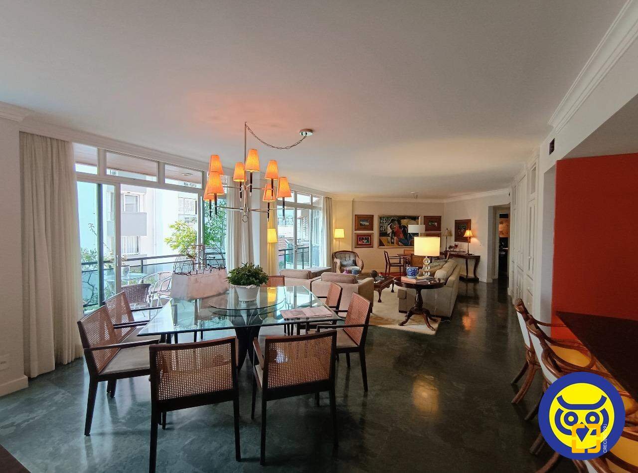 Apartamento com 250m², 3 quartos (sendo 2 suítes), 2 garagens, no bairro Centro em Florianópolis