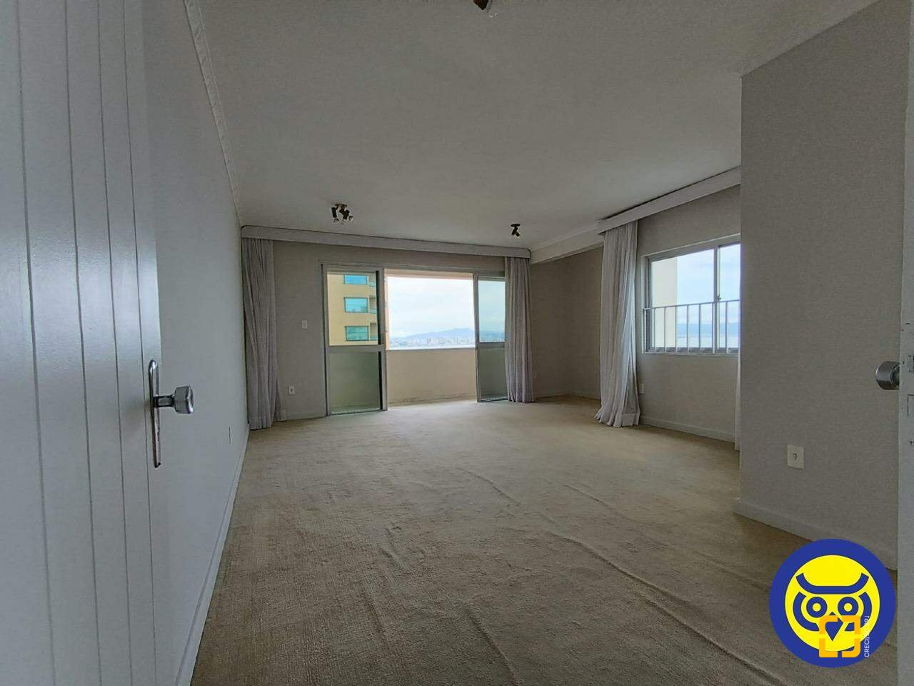 Cobertura com 320m², 4 quartos (sendo 4 suítes), 4 garagens, no bairro Centro em Florianópolis
