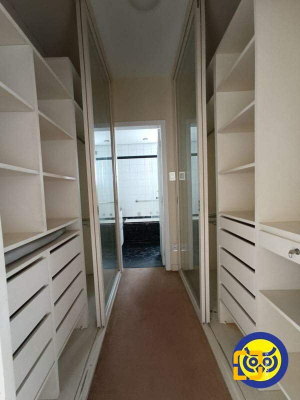Cobertura com 320m², 4 quartos (sendo 4 suítes), 4 garagens, no bairro Centro em Florianópolis
