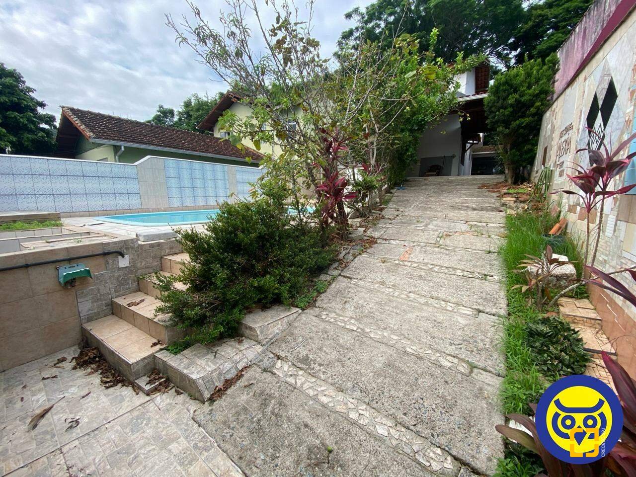 Casa com 178m², 4 quartos (sendo 1 suíte), 2 garagens, no bairro Agronômica em Florianópolis