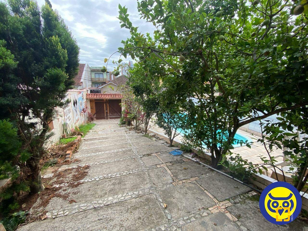 Casa com 178m², 4 quartos (sendo 1 suíte), 2 garagens, no bairro Agronômica em Florianópolis