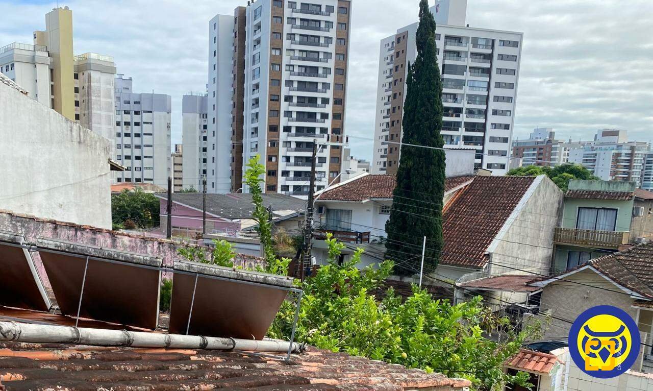 Casa com 178m², 4 quartos (sendo 1 suíte), 2 garagens, no bairro Agronômica em Florianópolis