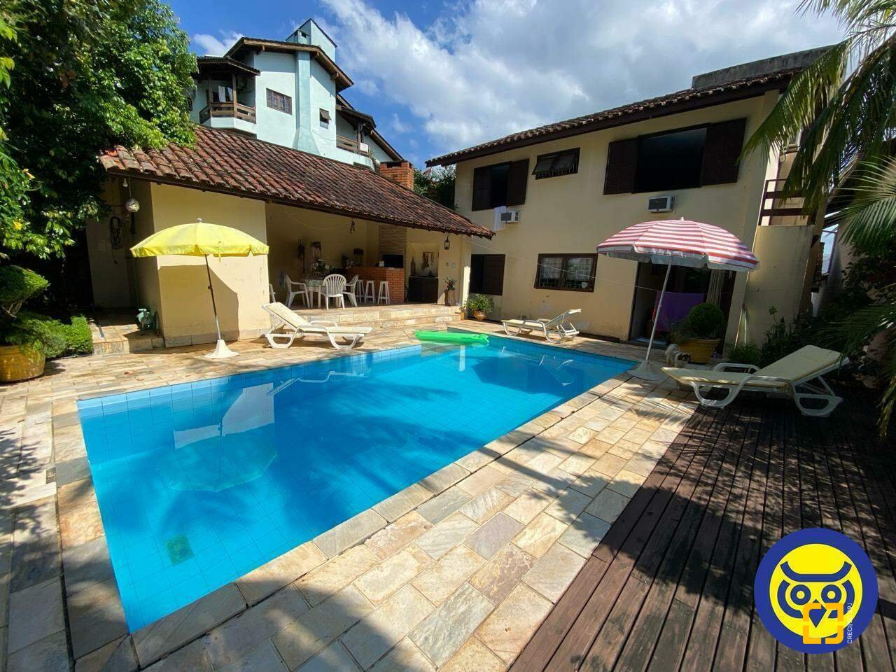 Casa com 163m², 4 quartos (sendo 1 suíte), 1 garagem, no bairro Agronômica em Florianópolis