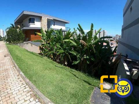 Terreno com 355m², no bairro Estreito em Florianópolis