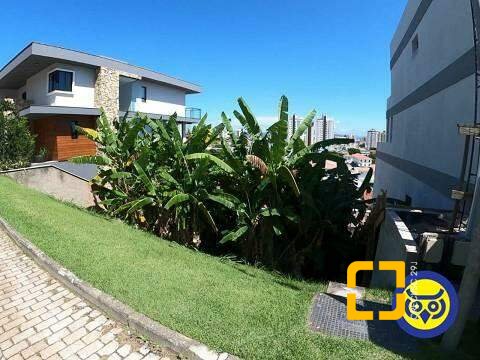 Terreno com 355m², no bairro Estreito em Florianópolis