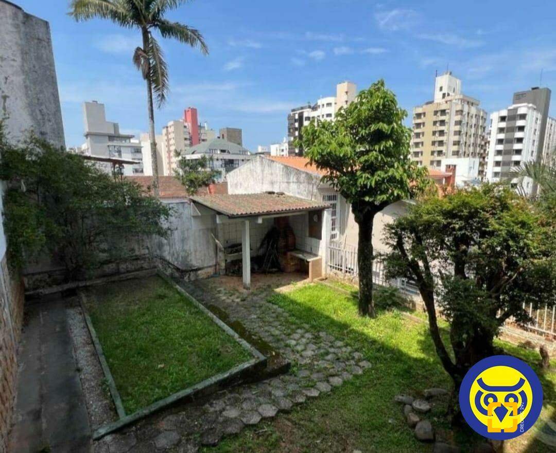 Casa com 100m², 4 quartos (sendo 1 suíte), 3 garagens, no bairro Centro em Florianópolis