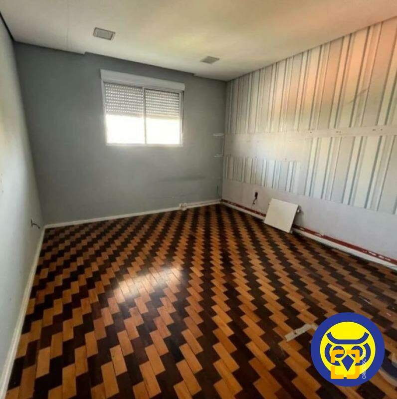 Casa com 100m², 4 quartos (sendo 1 suíte), 3 garagens, no bairro Centro em Florianópolis