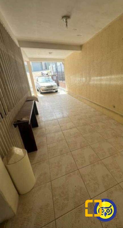 Casa com 100m², 4 quartos (sendo 1 suíte), 3 garagens, no bairro Centro em Florianópolis