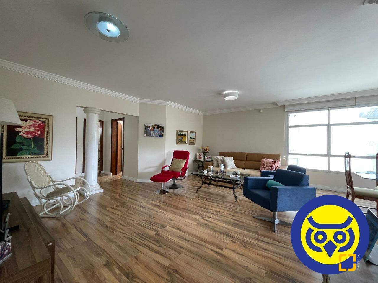 Apartamento com 209m², 4 quartos (sendo 1 suíte), 2 garagens, no bairro Itacorubi em Florianópolis