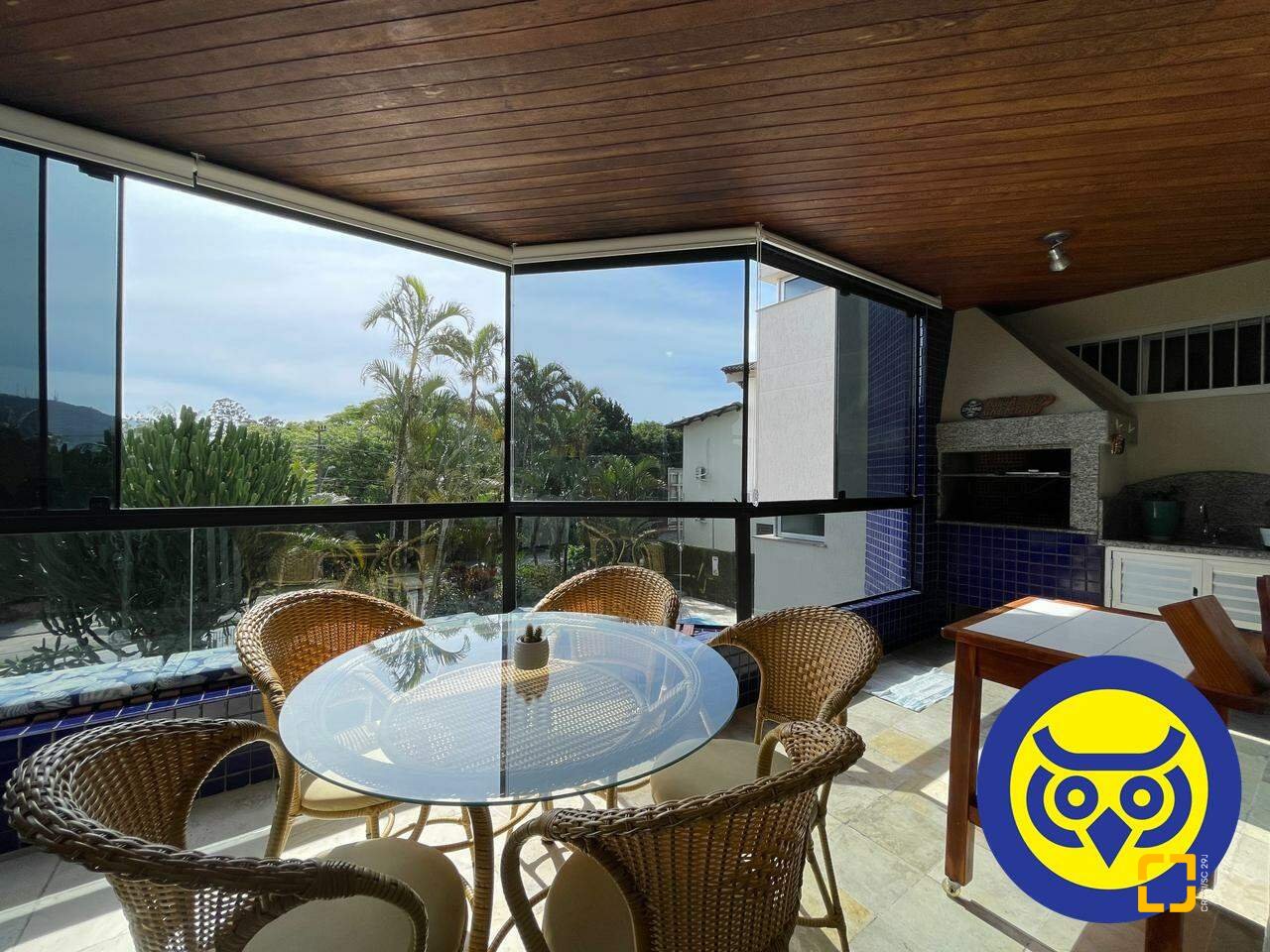 Apartamento com 209m², 4 quartos (sendo 1 suíte), 2 garagens, no bairro Itacorubi em Florianópolis