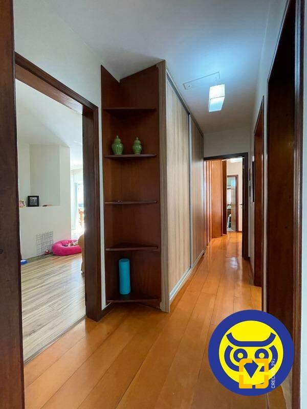 Apartamento com 209m², 4 quartos (sendo 1 suíte), 2 garagens, no bairro Itacorubi em Florianópolis