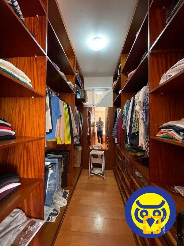 Apartamento com 209m², 4 quartos (sendo 1 suíte), 2 garagens, no bairro Itacorubi em Florianópolis