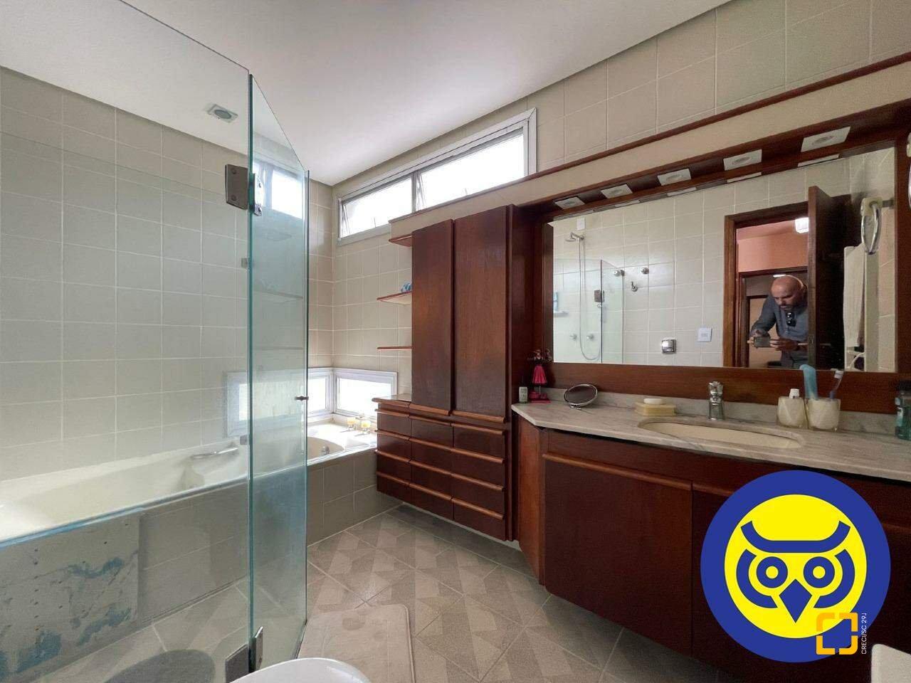 Apartamento com 209m², 4 quartos (sendo 1 suíte), 2 garagens, no bairro Itacorubi em Florianópolis