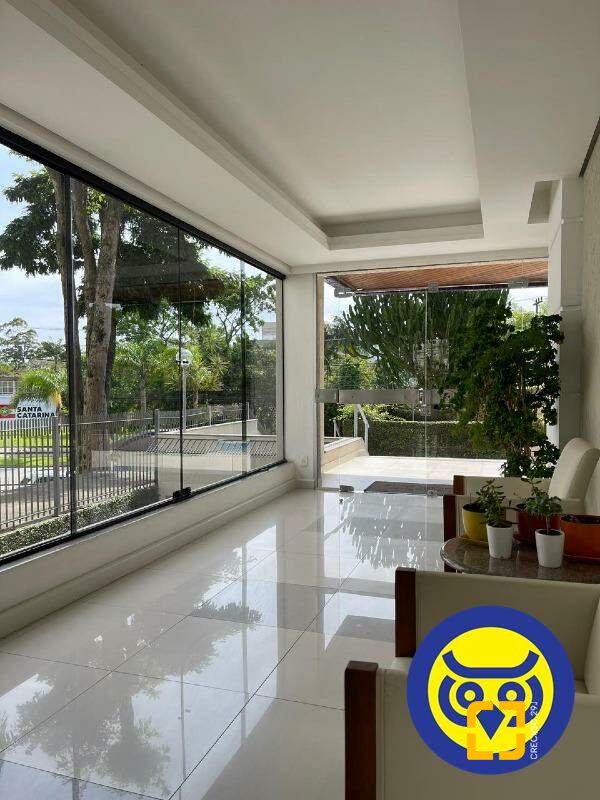 Apartamento com 209m², 4 quartos (sendo 1 suíte), 2 garagens, no bairro Itacorubi em Florianópolis