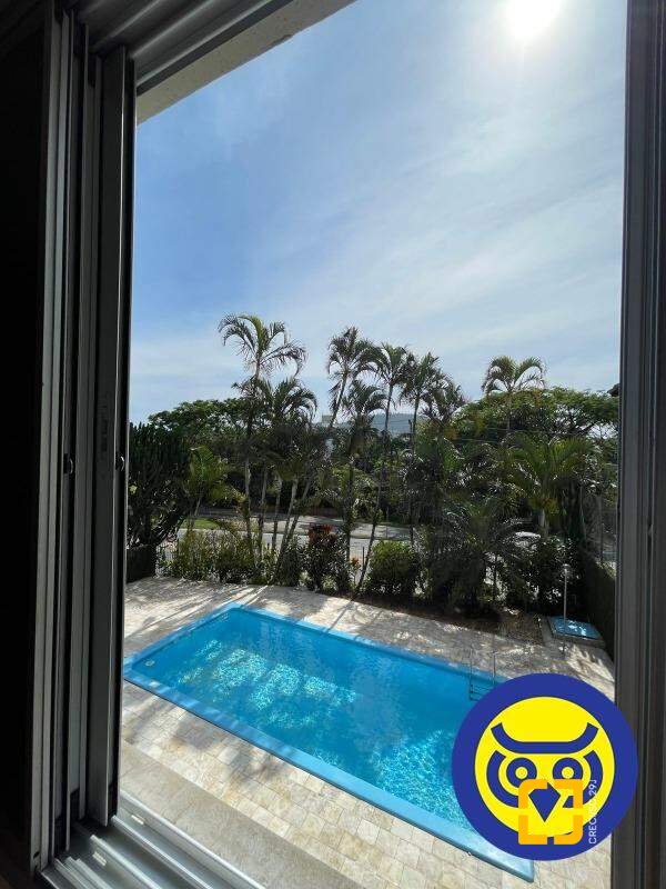 Apartamento com 209m², 4 quartos (sendo 1 suíte), 2 garagens, no bairro Itacorubi em Florianópolis