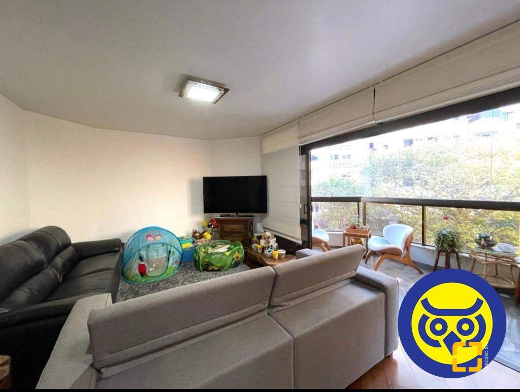 Apartamento com 237m², 8 quartos (sendo 4 suítes), 2 garagens, no bairro Centro em Florianópolis