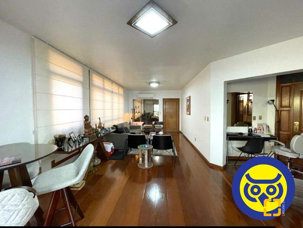 Apartamento com 237m², 8 quartos (sendo 4 suítes), 2 garagens, no bairro Centro em Florianópolis