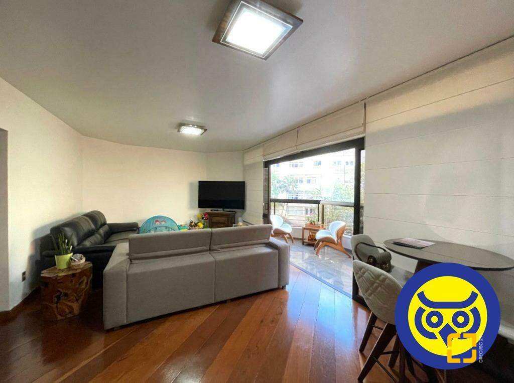 Apartamento com 237m², 8 quartos (sendo 4 suítes), 2 garagens, no bairro Centro em Florianópolis