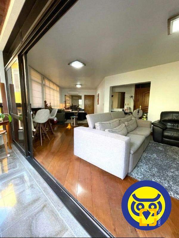 Apartamento com 237m², 8 quartos (sendo 4 suítes), 2 garagens, no bairro Centro em Florianópolis